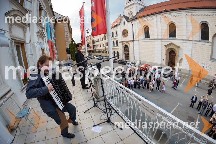 Jure Tori; Jure Longyka, moderatorPuške&Pisma, otvoritev razstave v Muzeju novejše zgodovine Celje