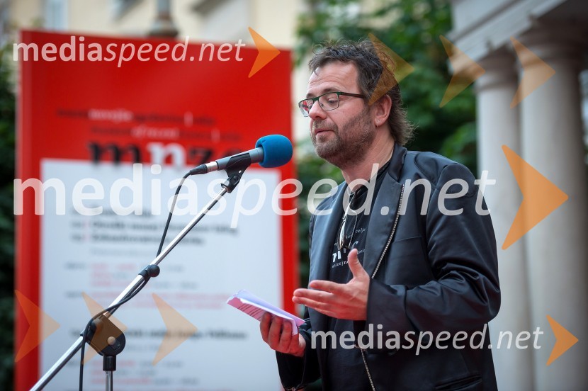 Dr. Tone Kregar, pevec Mi2 in zgodovinarPuške&Pisma, otvoritev razstave v Muzeju novejše zgodovine Celje