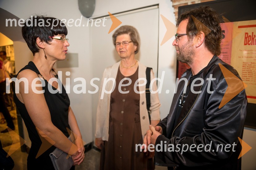 Mag. Tanja Roženbergar Šega, direktorica Muzeja novejše zgodovine Celje;&nbsp;dr. Tone Kregar, pevec Mi2 in zgodovinarPuške&Pisma, otvoritev razstave v Muzeju novejše zgodovine Celje