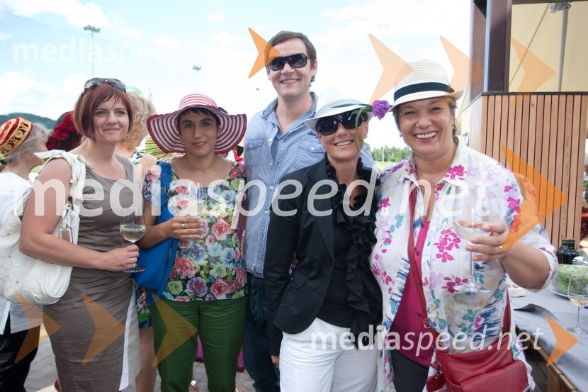 Lady piknik pod klobuki 2013