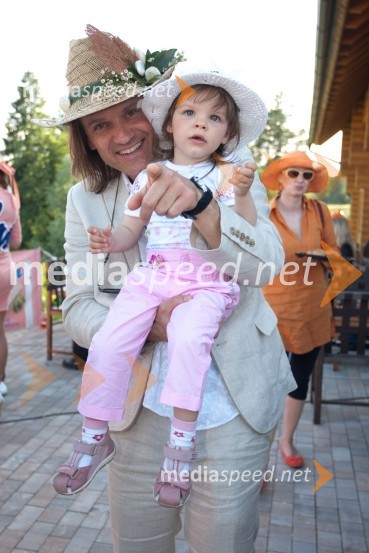 Robert Dragar, član skupine Victory; hči StelaLady piknik pod klobuki 2013