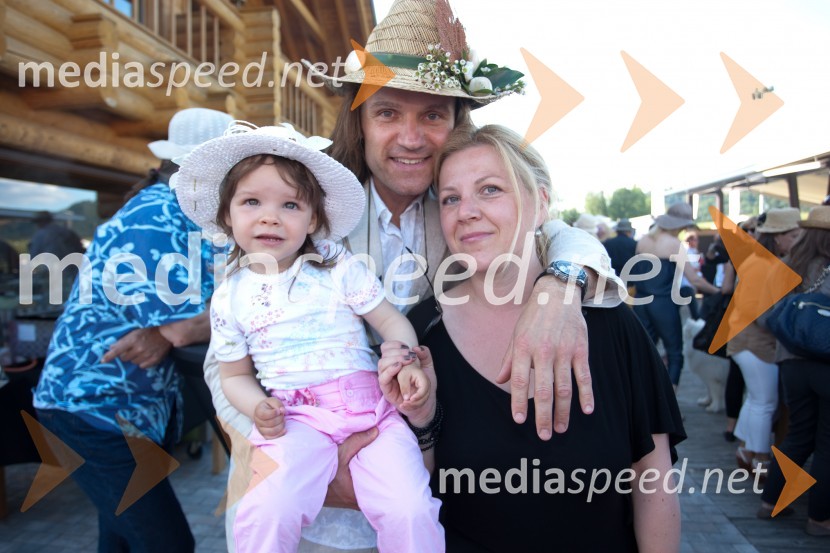 Robert Dragar, član skupine Victory; hči Stela; Barbara DragarLady piknik pod klobuki 2013