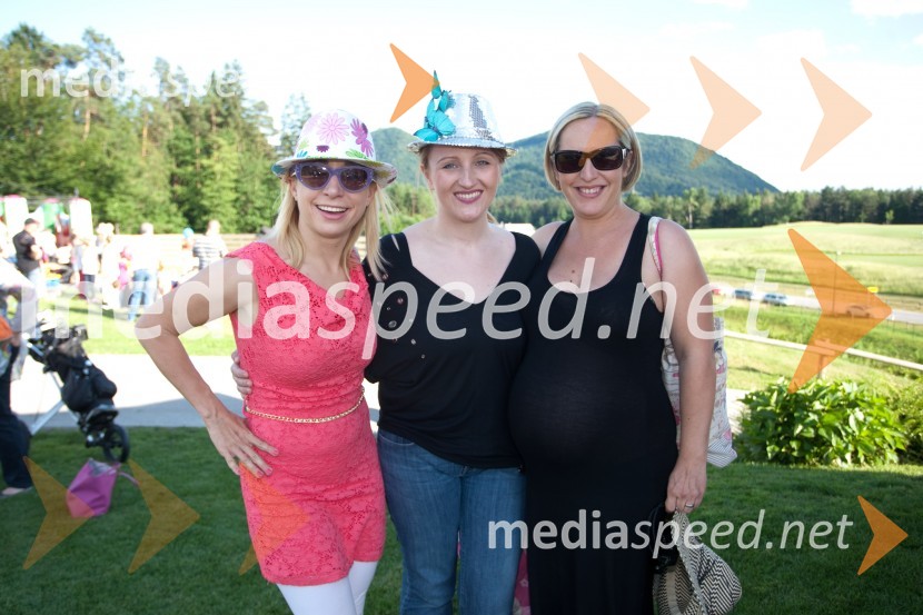 Katarina Štular, glavna in odgovorna urednica revije Srmklja; Urška 
Drofenik, modna oblikovalka; Tina Guček, glavna urednica revije EvaLady piknik pod klobuki 2013