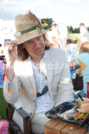 Robert Dragar, član skupine VictoryLady piknik pod klobuki 2013