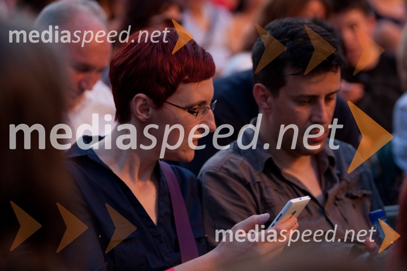 Lucija Ćirović, stand up komičarka; Boštjan ŠtormanVid Valič in Denis Avdič: Udar po moško, dobrodelna zadnja predstava