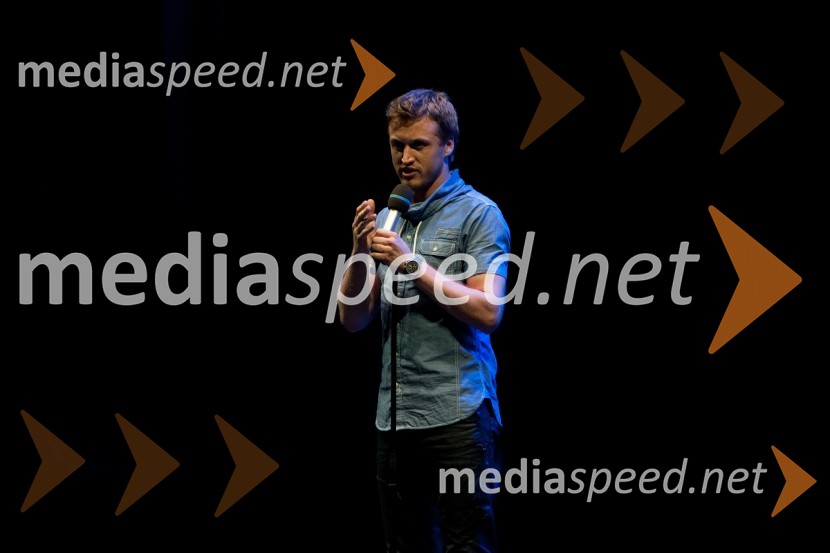 Denis Avdič, stand up komik, moderatorVid Valič in Denis Avdič: Udar po moško, dobrodelna zadnja predstava