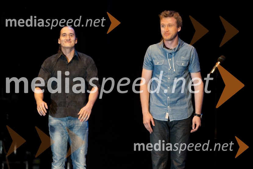 VId Valič, stand up komik; Denis Avdič, stand up komik, moderatorVid Valič in Denis Avdič: Udar po moško, dobrodelna zadnja predstava