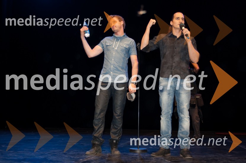 Denis Avdič, stand up komik, moderator; VId Valič, stand up komikVid Valič in Denis Avdič: Udar po moško, dobrodelna zadnja predstava