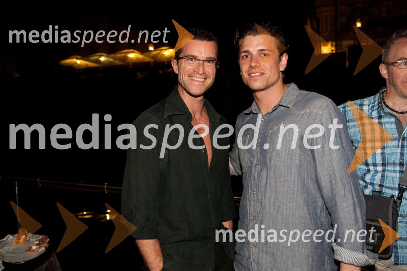 Andrej Škufca, plesalec; Anže Škrube, plesalec, koreografVid Valič in Denis Avdič: Udar po moško, dobrodelna zadnja predstava