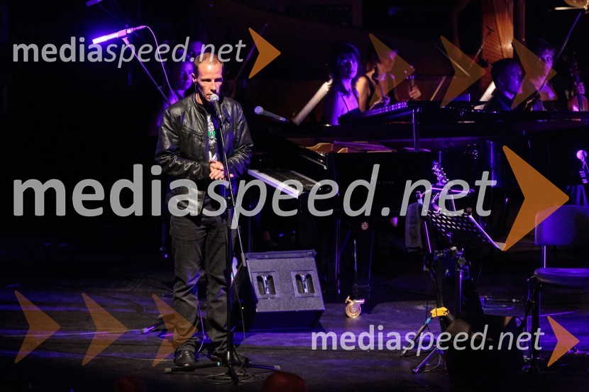 Andrej Karoli, moderator Val 202Siddharta in Simfonični orkester RTV Slovenija, koncert ob obletnici