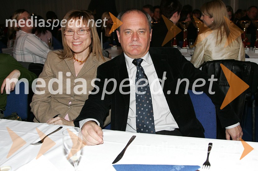 Cvetka Žirovnik, pomočnica generalnega direktorja RTV Slovenija za organizacijo, kadre in izobraževanje in Peter Habjanič, odgovorni urednik Radia MariborŠportnik Maribora 2006