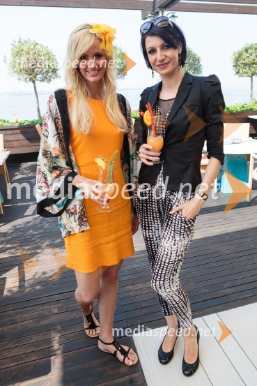 Tjaša Kokalj, novinarka;&nbsp;&nbsp;Tamara Busar, projektni vodja marketinga pri Lisci d.d.Lisca, predstavitev nove kolekcije za pomlad in poletje 2014