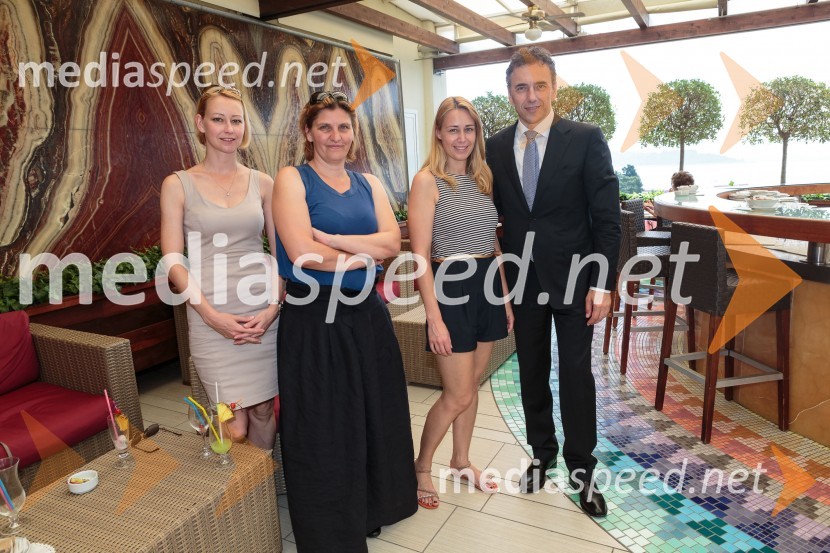 Ekipa Adriamedia in Goran Kodelja, generalni direktor LisceLisca, predstavitev nove kolekcije za pomlad in poletje 2014