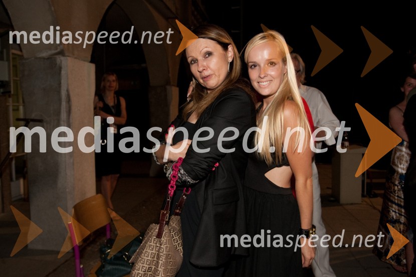 Anja Rupel, pevka; Nika Kljun, plesalkaNuša Derenda, jubilejni koncert  - 15 let energije