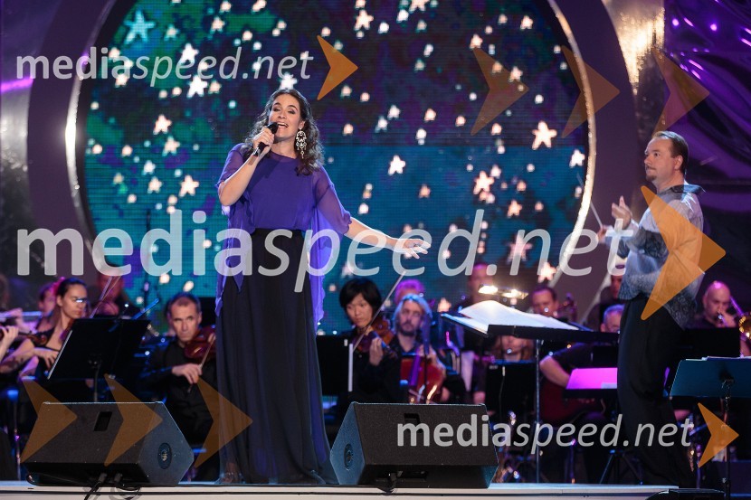 Ana Dežman, pevkaPoletna noč, koncert
