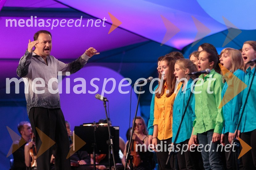 Patrik Greblo, dirigent; mladinski pevski zbor RTV SlovenijaPoletna noč, koncert