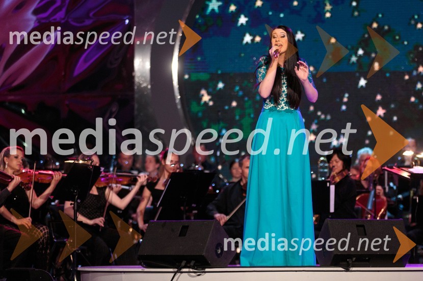 Eva Boto, pevkaPoletna noč, koncert