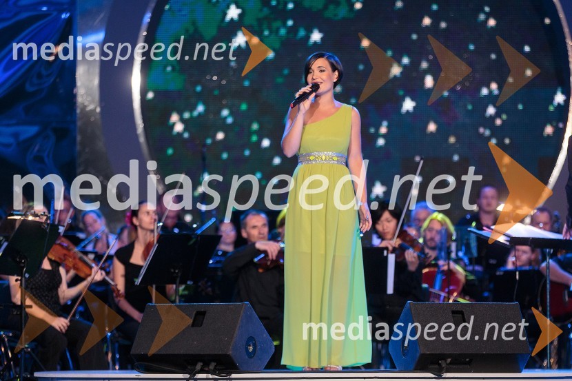 Nina Strnad, pevkaPoletna noč, koncert