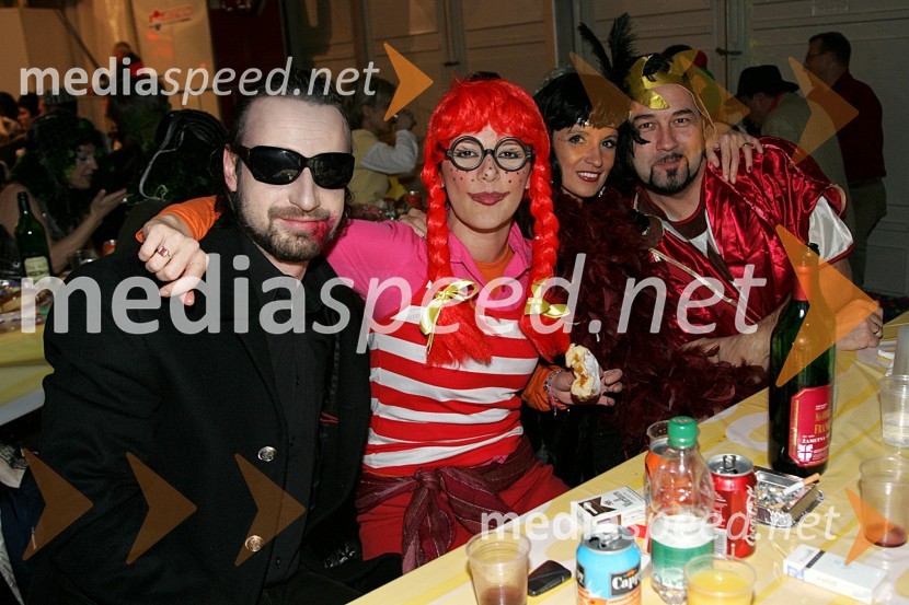 Robert Lovrić, Tanja Tušek, nekdanja Miss Hrvaške, Željana Varga in Tibor VargaPustovanje v karnevalskem šotoru na Ptuju