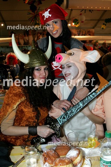 Maja Šimec, Miss Slovenije 1997, Tina Zajc, Miss Slovenije 2003 in Živa Vadnov, Miss Slovenije 2004Pustovanje v karnevalskem šotoru na Ptuju