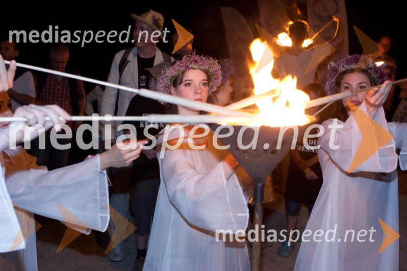 Prižiganje ognjaKresna noč 2013