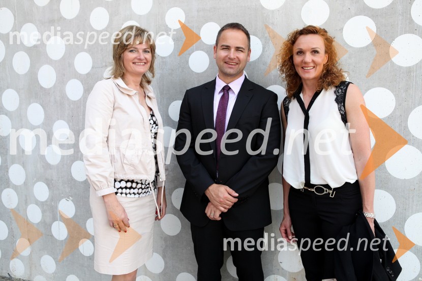 Aleksandra Gradišek, direktorica Razvojnega centra Srca Slovenije; Sašo Kokalj; predsednik uprave družbe JUB-H d. d.; Petra
Majdič, najuspešnejša slovenska smučarska tekačica vseh časovPrva Energetska pisarna Srca Slovenije je zaživela v JUB Design Studiu v Dolu pri Ljubljani