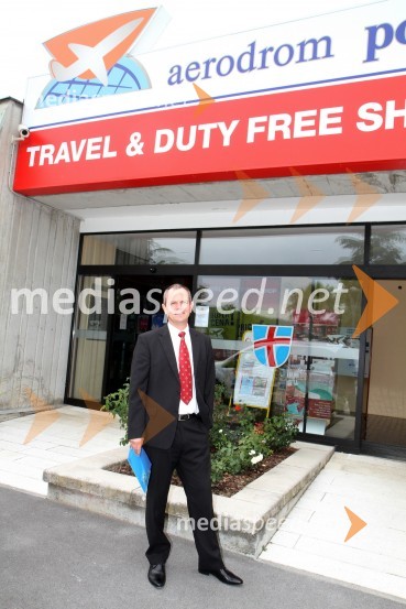 Robert Krajnc, direktor Aerodroma PortorožSprejem za Matjaža Lenarčiča ob prejemu nagrade Svetovni pilot leta 2013