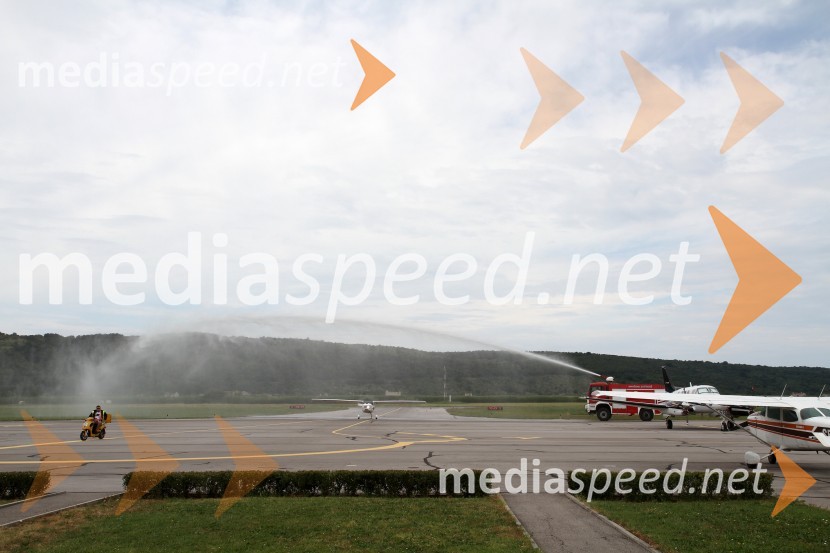 Sprejem Matevža lenarčiča na Aerodromu PortorožSprejem za Matjaža Lenarčiča ob prejemu nagrade Svetovni pilot leta 2013