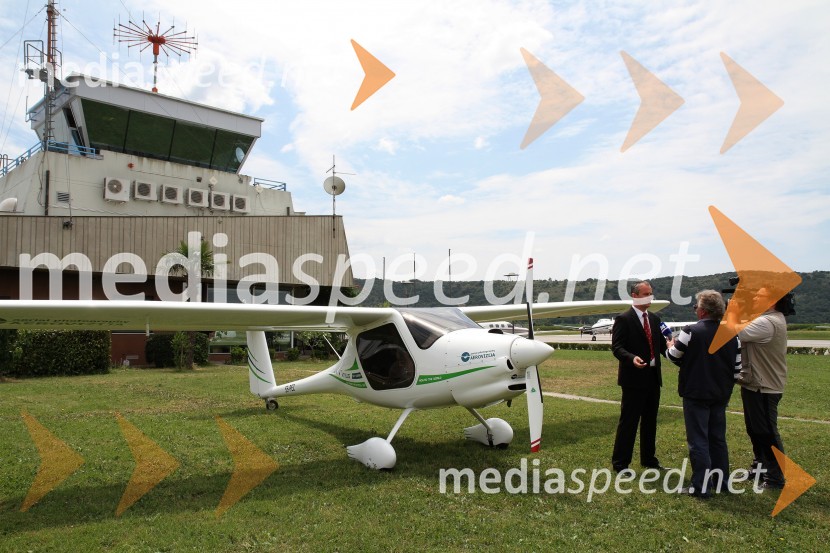 Ultralahko letalo podjetja Pipistrel, d.o.o.;&nbsp;Robert Krajnc, direktor Aerodroma PortorožSprejem za Matjaža Lenarčiča ob prejemu nagrade Svetovni pilot leta 2013