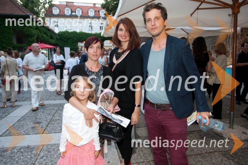 Dominik Bagola, glasbenik, s setro, nečakinjo in puncoRomeo in Julija, balet, Festival Ljubljana 2013