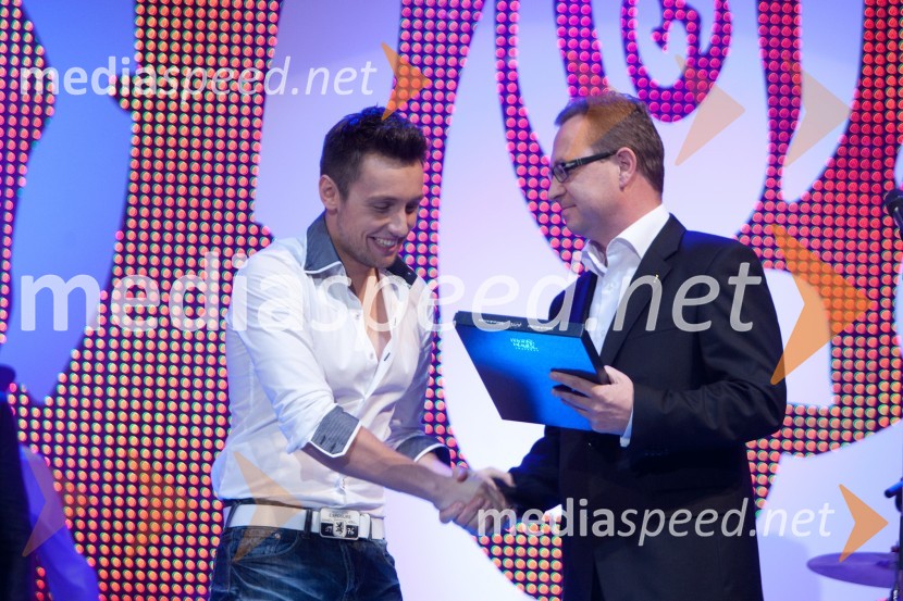 Alex Volasko, pevec; Marko Filli, generalni direktor RTV Slovenija33. Festival Melodije morja in sonca