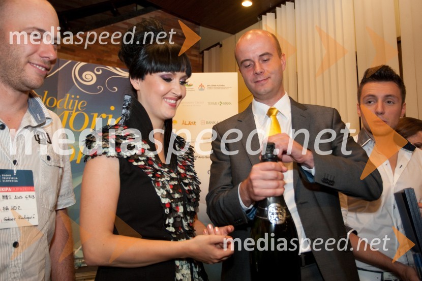 Tinkara Kovač, pevka; Mitja Herga, generalni direktor P&F Jeruzalem Ormož d.o.o. in P&F Jeruzalem Ljutomer d.o.o.33. Festival Melodije morja in sonca