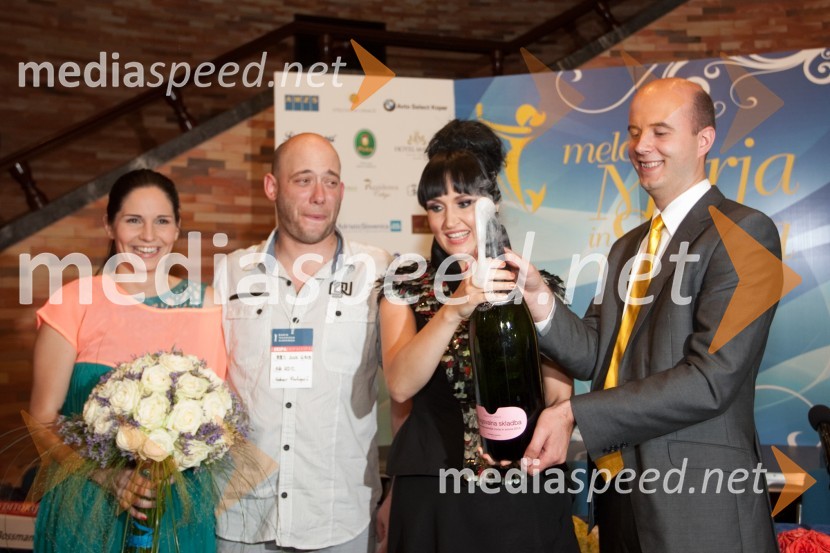 Lea Sirk, pevka in  	Gaber Radojevič, pisec besedil; Tinkara Kovač, 
pevka; Mitja Herga, generalni direktor P&F Jeruzalem Ormož d.o.o. in
P&F Jeruzalem Ljutomer d.o.o.33. Festival Melodije morja in sonca