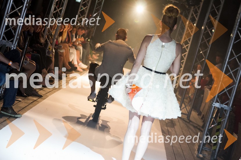 Maneken; Andja Marić, voditeljica dogodka Fashion loves PartyFashion Loves Party