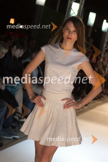 Manekenka, predstavitev kolekcije italijanske oblikovalke Marte Ferri za poletje 2013Fashion Loves Party