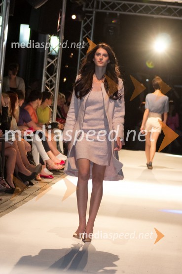 Manekenka, predstavitev kolekcije italijanske oblikovalke Marte Ferri za poletje 2013Fashion Loves Party