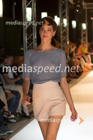 Manekenka, predstavitev kolekcije italijanske oblikovalke Marte Ferri za poletje 2013Fashion Loves Party