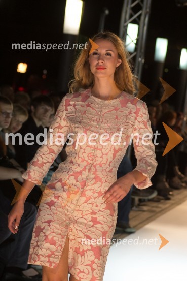 Manekenka, predstavitev kolekcije italijanske oblikovalke Marte Ferri za poletje 2013Fashion Loves Party