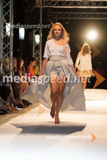 Manekenka, predstavitev kolekcije italijanske oblikovalke Marte Ferri za poletje 2013Fashion Loves Party