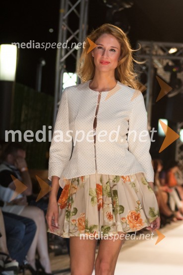 Manekenka, predstavitev kolekcije italijanske oblikovalke Marte Ferri za poletje 2013Fashion Loves Party