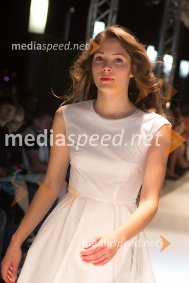 Manekenka, predstavitev kolekcije italijanske oblikovalke Marte Ferri za poletje 2013Fashion Loves Party