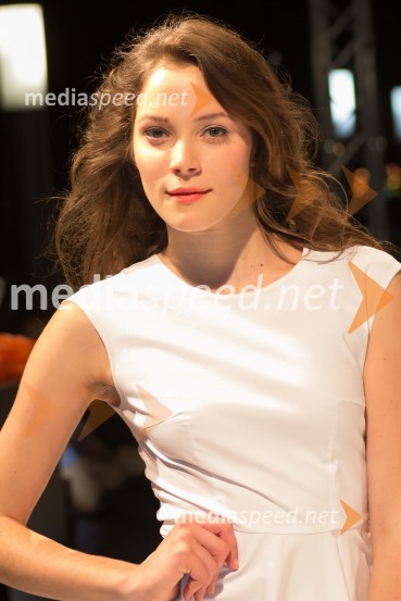 Manekenka, predstavitev kolekcije italijanske oblikovalke Marte Ferri za poletje 2013Fashion Loves Party