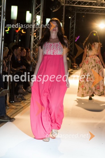 Manekenka, predstavitev kolekcije italijanske oblikovalke Marte Ferri za poletje 2013Fashion Loves Party