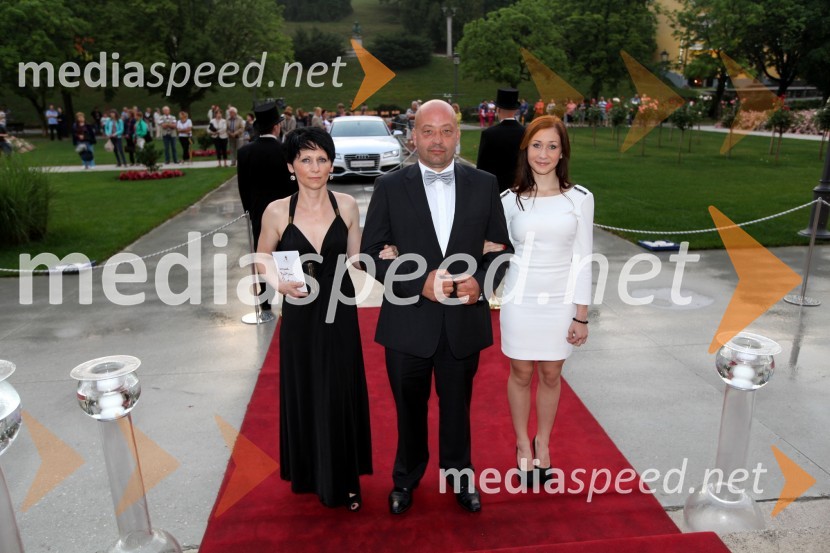 Mojca Protner; soprog Boštjan Protner, vinar; hčerka Ana ProtnerAnin ples 2013