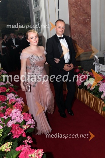 Urša Drofenik, modna oblikovalka; soprog Marko SpolenakAnin ples 2013