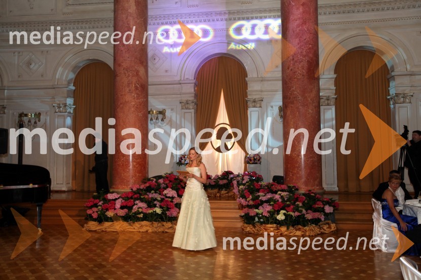 Helena Pirc, povezovalka prireditveAnin ples 2013