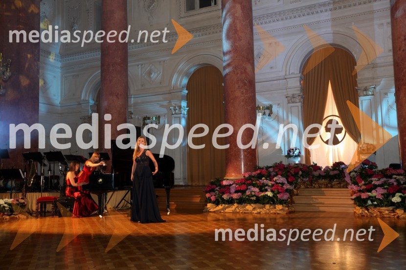 Martina Burger, operna pevkaAnin ples 2013