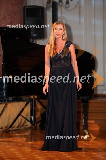 Martina Burger, operna pevkaAnin ples 2013