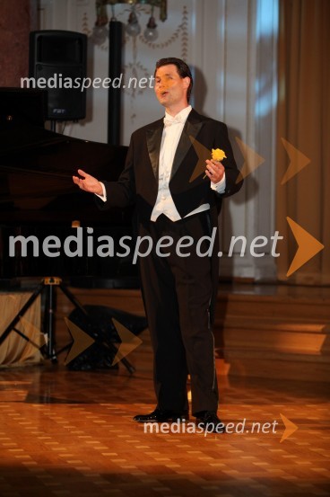 Sebastjan Podbregar, operni pevecAnin ples 2013