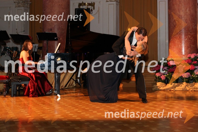 Martina Burger,;Sebastjan Podbregar, operna pevcaAnin ples 2013